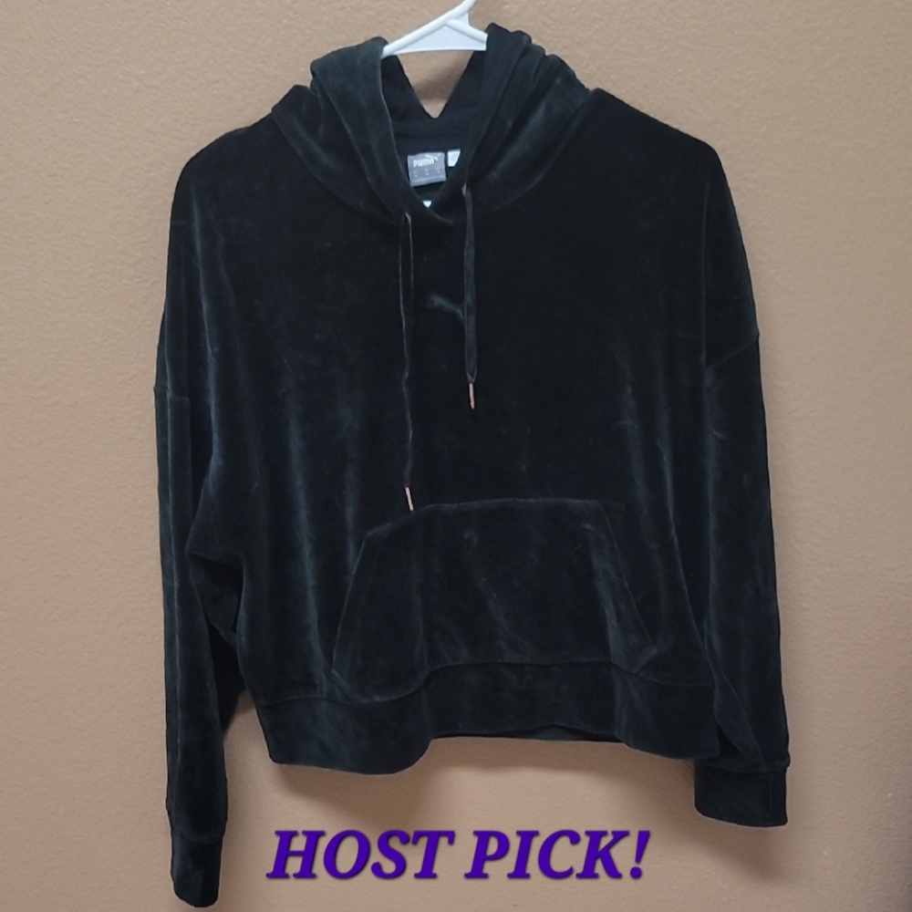 HP 🎉 Puma Women's Black Velvet Hoodie 🖤
